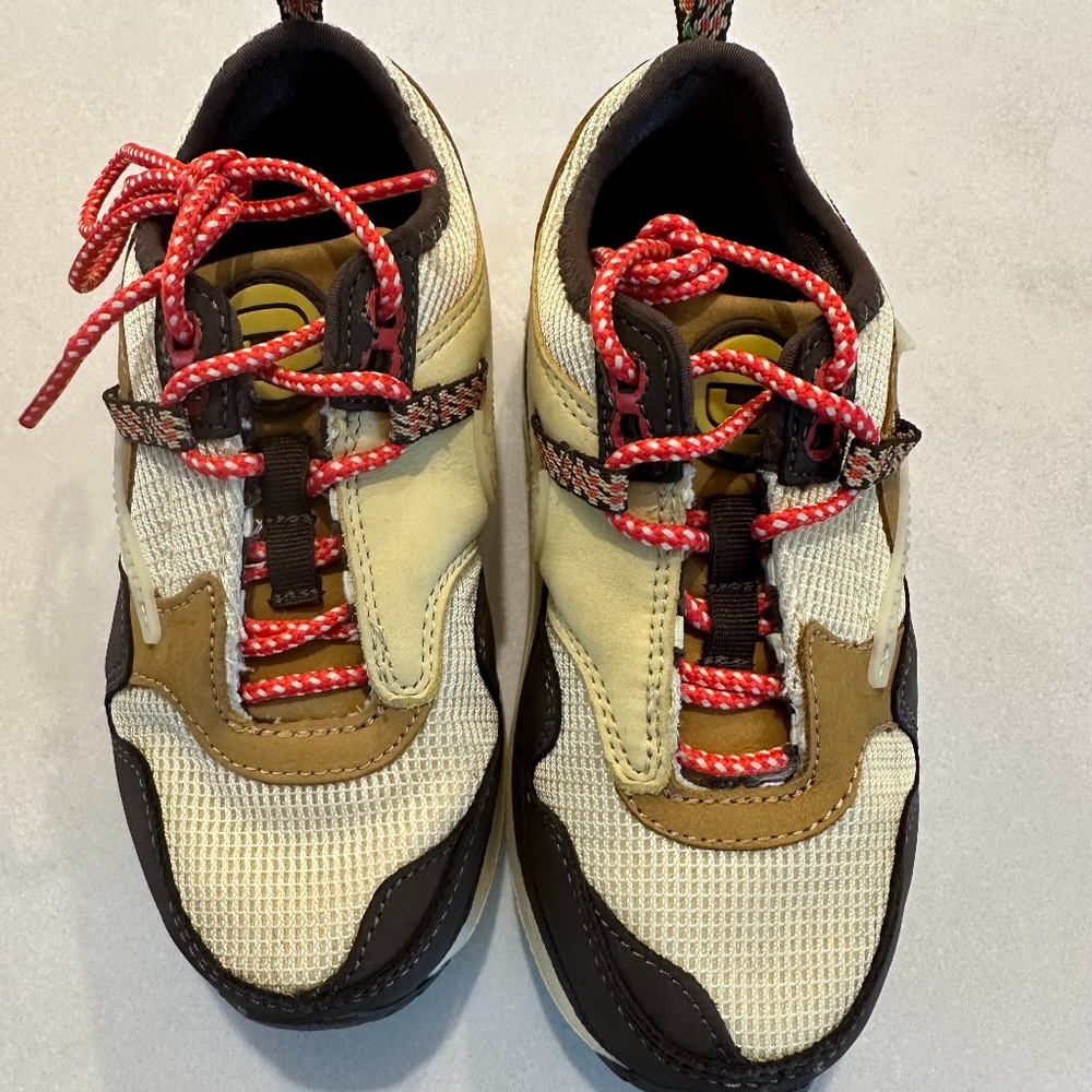 NWT Nike shoes kids authenticated brown cream red stock x kids size 11